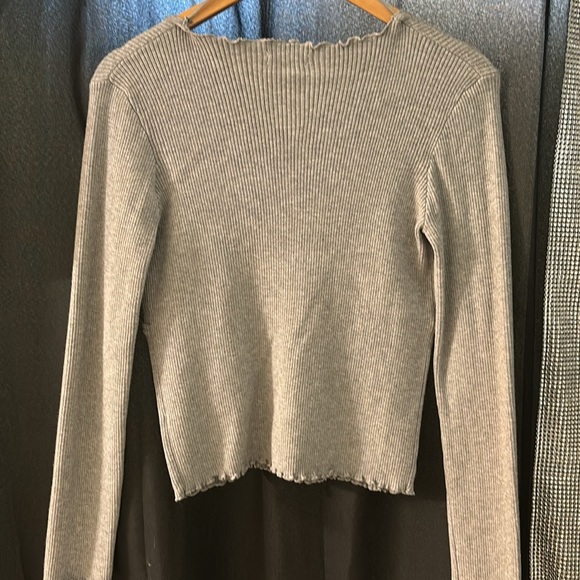 LUSH brand ribbed super soft heather grey top with accent tie - Picture 3 of 3